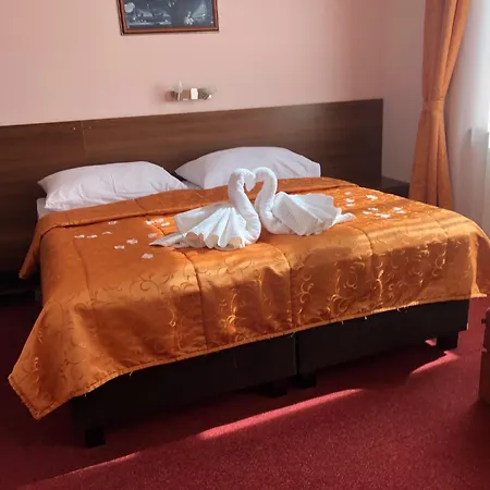 Jelen Hotel 3*
